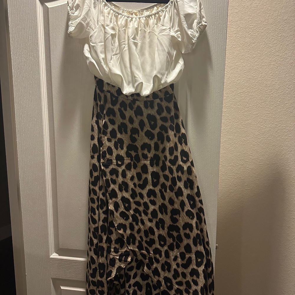 Main Strip NWOT Women's of the shoulder cinch waist dress Size small